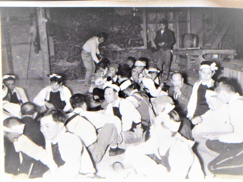 昭和30年代：農村舞台上で宴会
