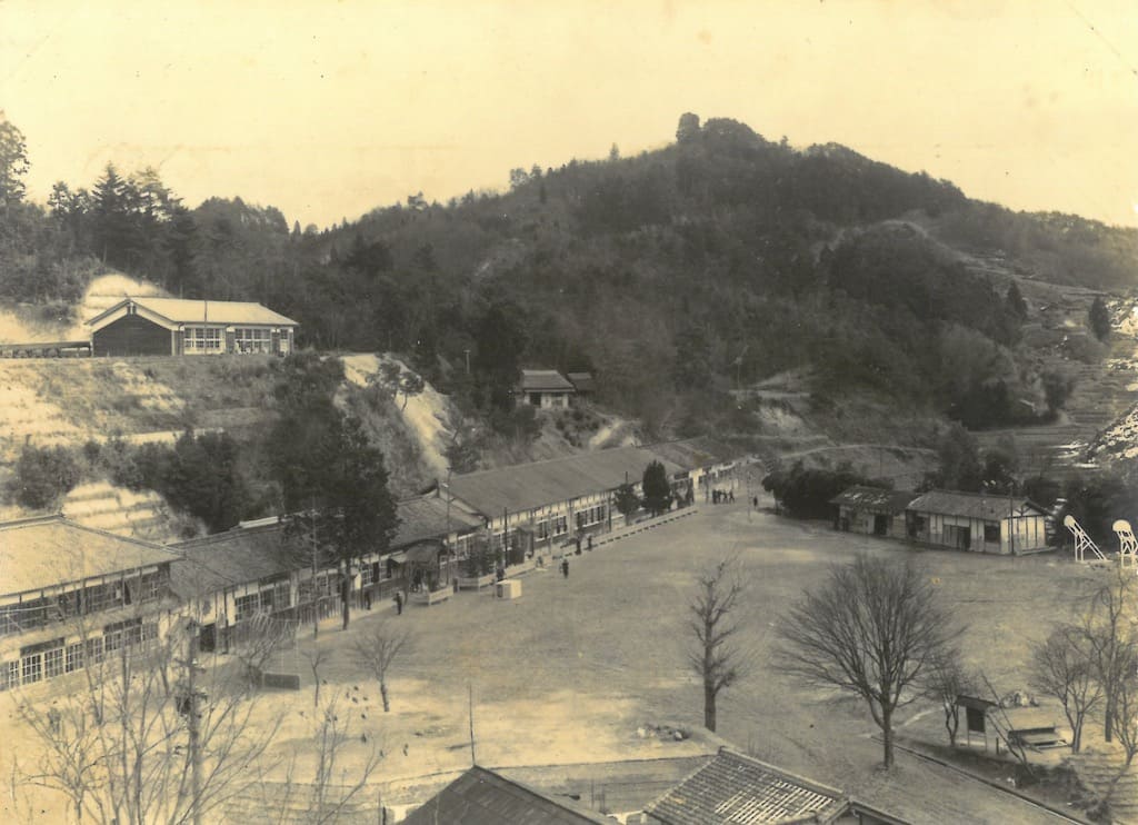 昭和20年代：敷島小学校と旭中学校舎